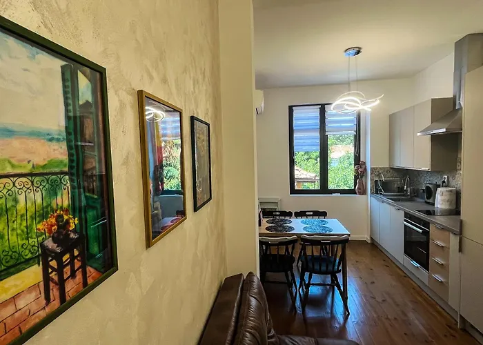 Diva Kapana 2bdr With Parking Apartment